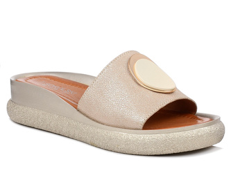 Klapki damskie beżowo-złote T.Sokolski L25-156 na platformie skórzane