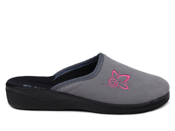  Kapcie damskie pantofle domowe zakryte Inblu CU-2D szare z haftem