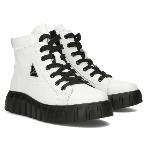 Botki damskie skórzane na platformie Filippo DBT4146 białe jesienne