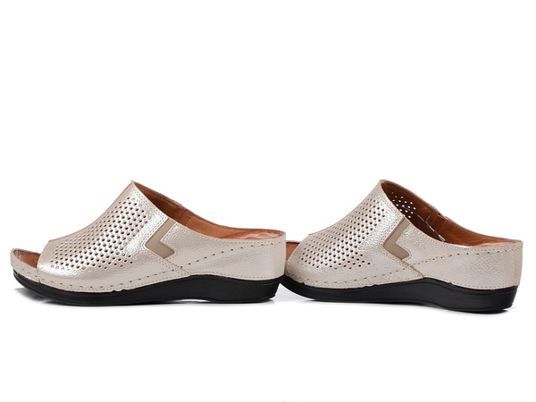 Klapki damskie złote T.Sokolski L26-157 na koturnie skórzane ażurowe