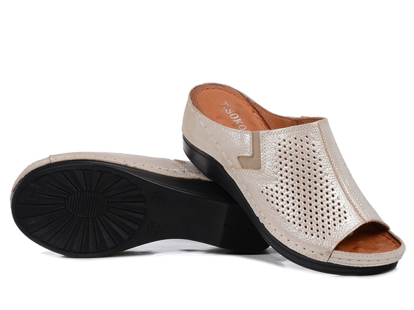 Klapki damskie złote T.Sokolski L26-157 na koturnie skórzane ażurowe