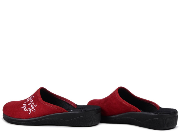  Kapcie damskie pantofle domowe zakryte Inblu CU-5H bordowe z haftem