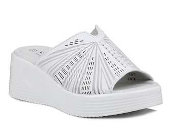 Klapki damskie na koturnie skórzane ażurowe białe S.Barski LR275