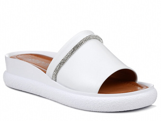 Klapki damskie białe T.Sokolski L25-511 na platformie skórzane z ozdobą