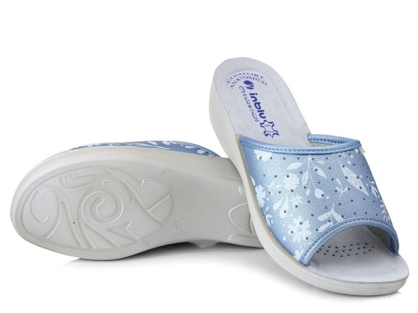 Klapki damskie medyczne sanitarne na koturnie niebieskie Inblu PL-51