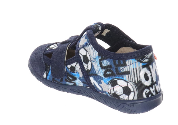 Kapcie chłopięce do przedszkola szerokie z regulacją Milami 118 na rzepy