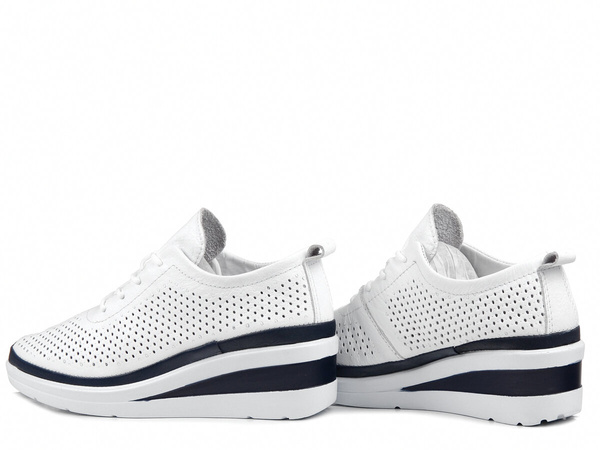 Buty damskie sneakersy na koturnie skórzane białe T.Sokolski W26-150