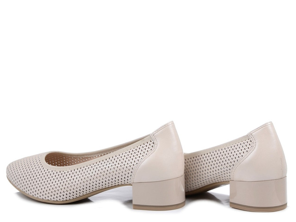 Czółenka damskie buty na niskim obcasie skórzane ażurowe Caprice 22501