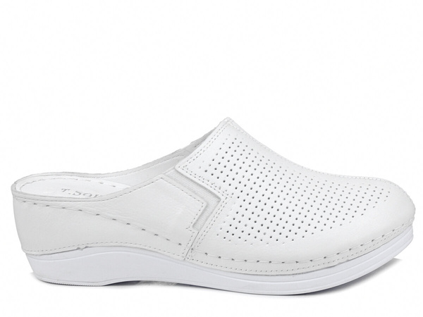 Klapki damskie medyczne na koturnie skórzane białe T.Sokolski L26-164