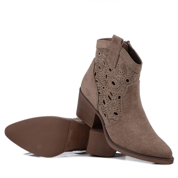 Botki damskie kowbojki beżowe Evento 9452 zamszowe ażurowe na obcasie