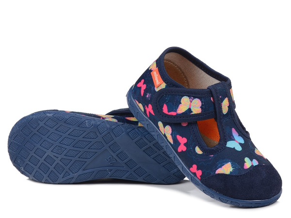 Kapcie dziewczęce do przedszkola szerokie profilowane Milami 112 na rzep