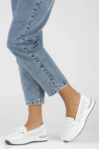 Mokasyny damskie białe Filippo DP4400/26 skórzane ażurowe na platformie