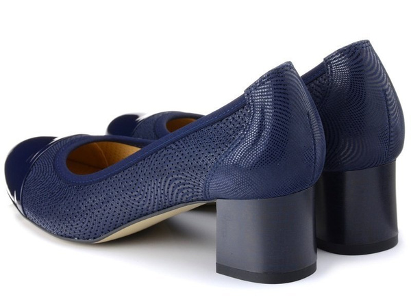 Czółenka damskie buty na obcasie skórzane granatowe Venetto 1344 ażurowe