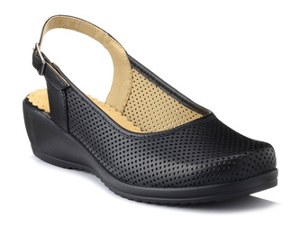 Sandały damskie czarne na koturnie Axel 2493 skórzane zakryte palce