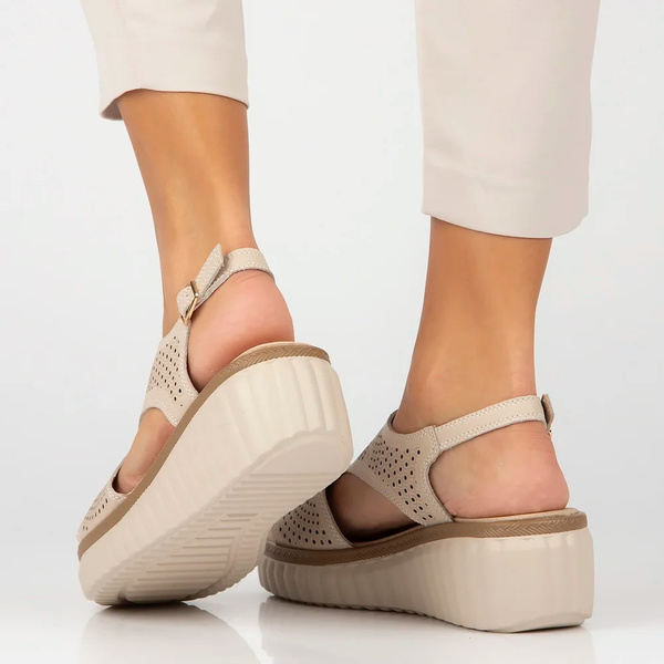 Sandały damskie beżowe Filippo DS6819/26 na platformie skórzane ażurowe