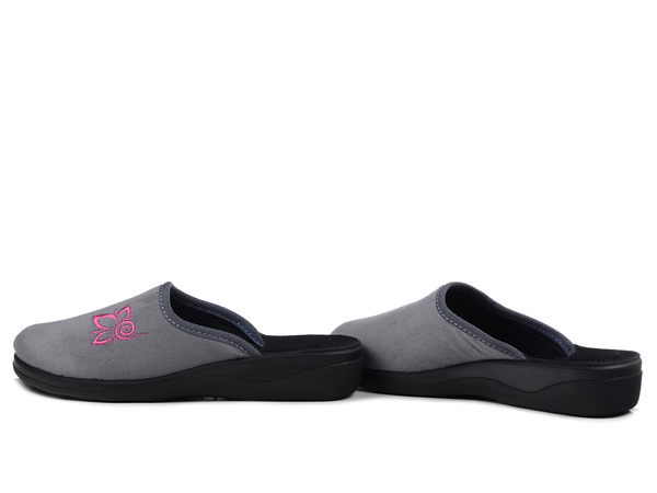  Kapcie damskie pantofle domowe zakryte Inblu CU-2D szare z haftem