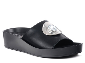 Klapki damskie czarne S.Barski KV51-030 skórzane na platformie z ozdobą