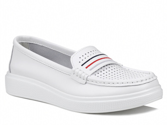 Mokasyny damskie skórzane Evento 8447 białe wsuwane półbuty